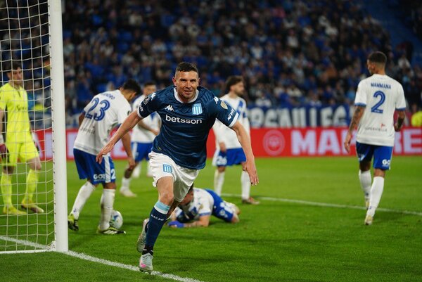 Racing Club tomó la primera ventaja ante Vélez Sarsfield