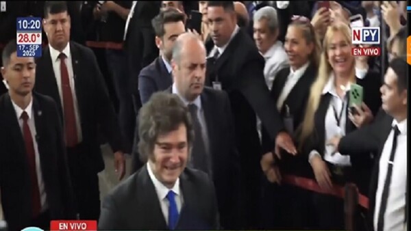 Javier Milei llegó al Congreso Nacional en una visita protocolar