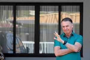 Sale el último reporte médico de Bolsonaro, ingresado a un hospital por una urgencia - Mundo - ABC Color