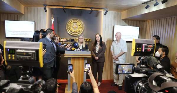 Diario HOY | Simpatizantes de Cruzada, hostiles con toda la prensa en conferencia de nuevos senadores