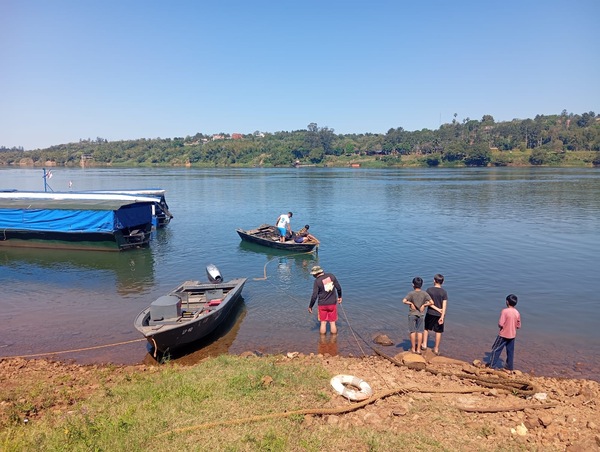 Vehículo cae al río Paraná en zona de Puerto Triunfo