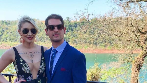 Carmiña Massi se compromete con Marcos Viveros durante concierto de Green Day