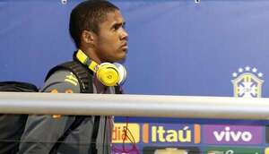 Brasil: Decretan prisión del futbolista Douglas Costa - Fútbol - ABC Color