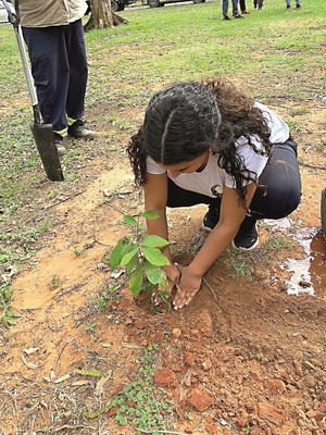 Parque Caballero recibe iniciativa ambiental de la UNA