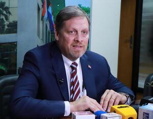 Chase niega haber filtrado los audios que terminaron con la salida de Yamy Nal del Senado