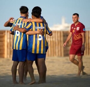 Luqueño juega carta clave para clasificar en la Winners Cup de futbol playa - La Tribuna