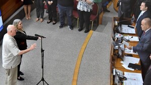 Sucesores de tránsfugas juran y prometen no aliarse al cartismo
