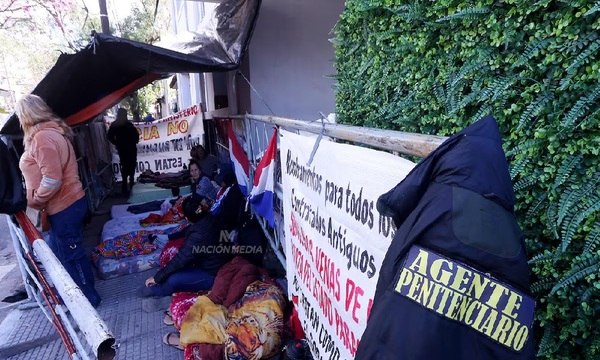 Agentes penitenciarios denuncian incumplimiento de promesas salariales y seguros médicos - OviedoPress
