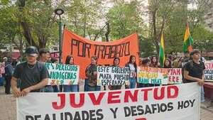 Jóvenes del interior se manifiestan en Asunción: exigen fuentes de trabajo y salario justo  - Nacionales - ABC Color