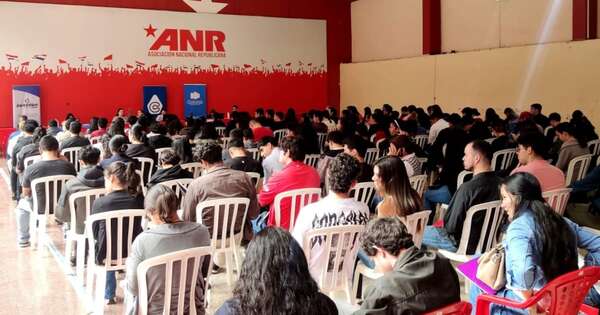 La Nación / ANR celebra el mes de la juventud con charla de IA y feria de empleos