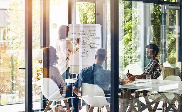 El futuro de la educación ejecutiva: adaptabilidad para competir en la incertidumbre - Negocios - ABC Color