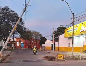 Máximo peligro en Asunción: calle en mal estado desde hace meses  - Crónicas Ciudadanas - ABC Color