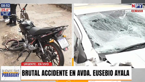 Brutal choque frontal deja a motociclista herido
