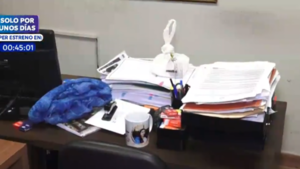 Así fue el momento en el que Yamy Nal juntó sus pertenencias de su oficina tras ser expulsada