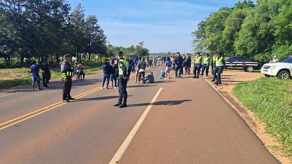 Nativos cierran la ruta PY13 exigiendo víveres - Nacionales - ABC Color