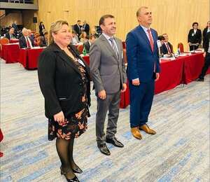 Cartistas dejan impune a Zenaida en el caso “peaje salarial” y la premian como titular ante el Parlasur    - Política - ABC Color