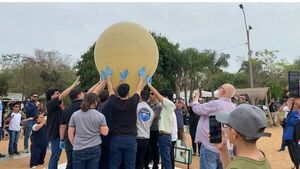 Con lanzamiento de globo sonda y competencia de cohetería celebran Día de la Juventud