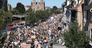 La Nación / Cientos de miles de personas protestan en Francia contra la “austeridad”