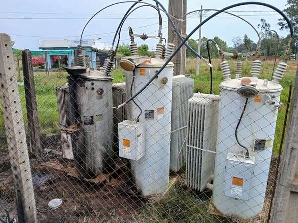 ANDE trabaja en recomposición de equipos tras explosión de reguladores en Mbocayaty - Nacionales - ABC Color