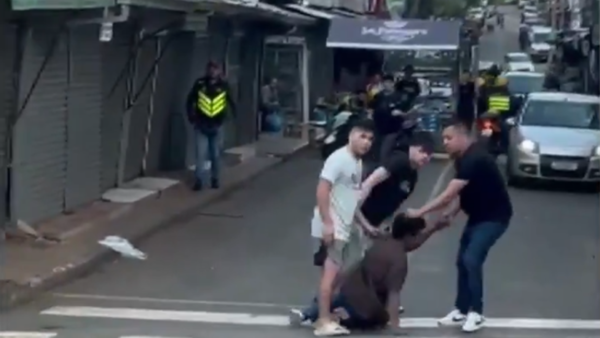 Video: Muelen a golpes a supuesto ladrón en microcentro de CDE