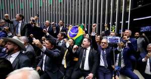 La Nación / Diputados buscan la amnistía a Bolsonaro