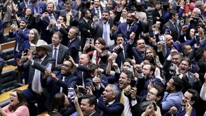 Diputados brasileños tramitan de urgencia amnistía a golpistas