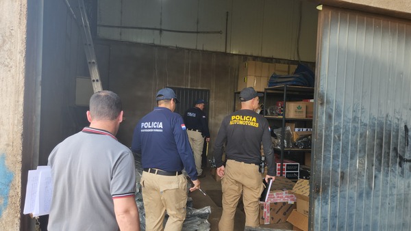 Clausuran recinto en Santa Rita por autopartes de dudosa procedencia