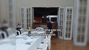 Organizó una cena por su cumple y nadie apareció