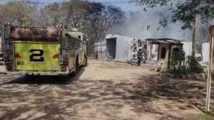 Video: susto por incendio al lado de una estación de servicios sobre la autopista Silvio Pettirossi - Nacionales - ABC Color