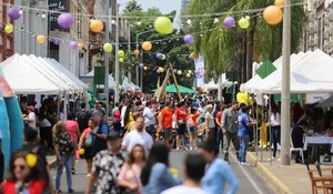 Al estilo vintage, Asunción invita a celebrar la juventud y primavera - trece