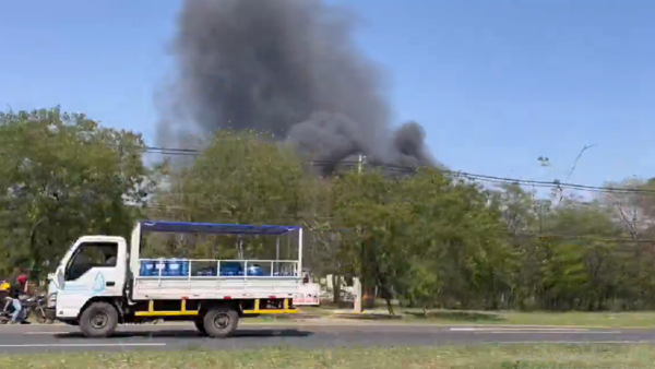 Bomberos controlan incendio de depósito de archivos en zona del Parque Ñu Guasu