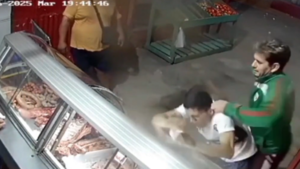 Tablada Nueva: Hombre sufre brutal agresión y luego es detenido por orden de captura