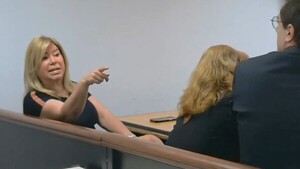 En frustrada audiencia, ex abogada de RGD trató de "mentiroso y cobarde" a querellante