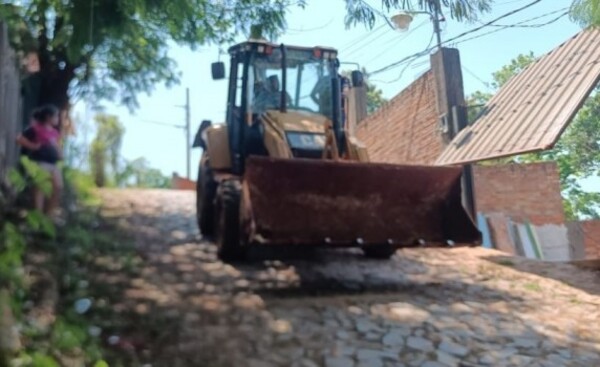 Incautan tractor que realizaba apertura de camino a orillas del Paraná