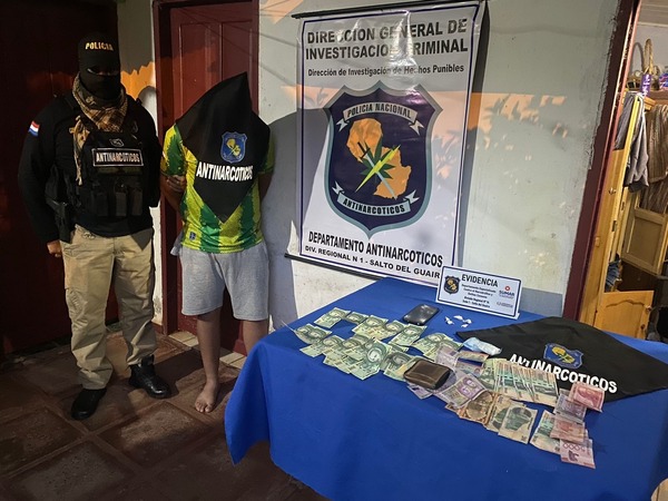 Popular / Allanaron una vivienda y encontraron drogas como avei un montón de virú