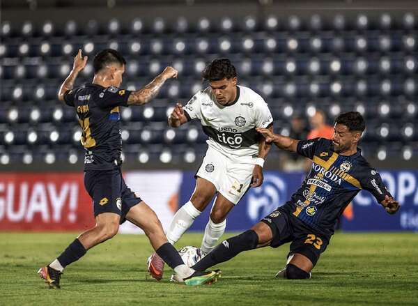 Olimpia y Trinidense, estancados en Sajonia - Fútbol - ABC Color