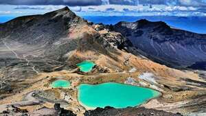 Explorá Tongariro: un viaje de aventura entre volcanes, lagunas esmeralda y legado maorí - Viajes - ABC Color