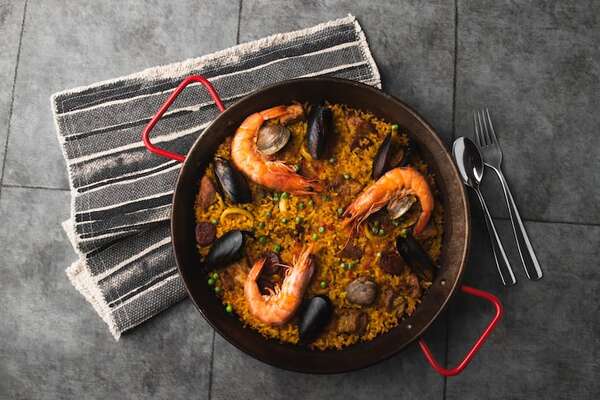 En el Día Mundial de la Paella prepará el clásico español sabor a mar - Gastronomía - ABC Color