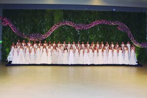 Debut en sociedad reúne a 140 señoritas en Club Centenario
