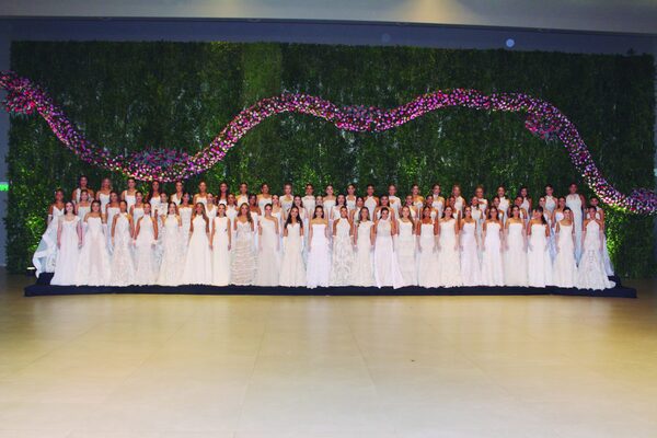 Debut en sociedad reúne a 140 señoritas en Club Centenario