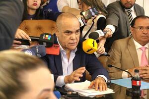 Titular del Congreso repudia amenazas contra periodistas y exige acciones concretas