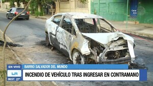 Conductor sobrevive de milagro tras el incendio de su vehículo en Asunción
