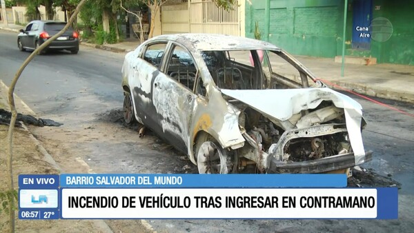 Conductor sobrevive de milagro tras el incendio de su vehículo en Asunción