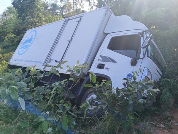 Nuevo accidente en la ruta PY22: camión terminó en una cuneta - Concepción al Día