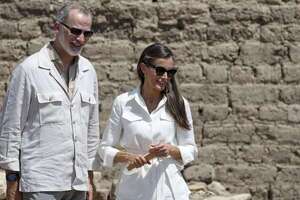 Felipe VI y Letizia visitaron el Valle de los Reyes en Egipto - Gente - ABC Color