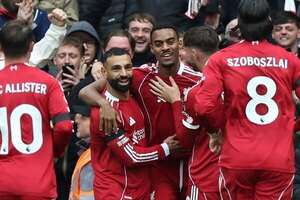 Versus / El Liverpool gana al Everton y firma pleno de cinco victorias