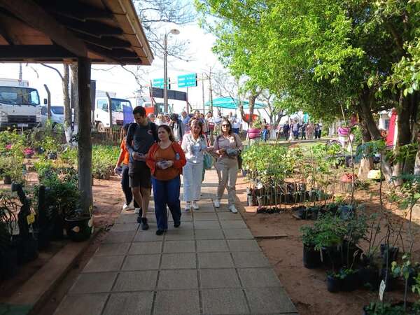 Flores, colores y tradición unidos en Expo Flora y el Yvoty Rape - Nacionales - ABC Color