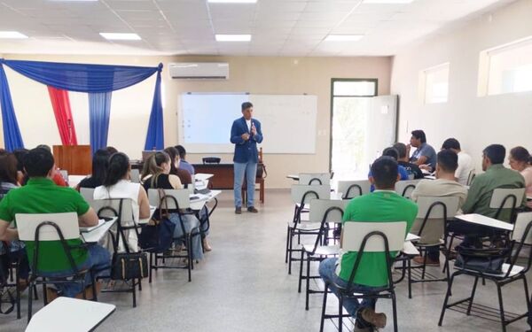 Ministro Víctor Ríos expuso sobre “Argumentar e interpretar la Ley” en curso de la Escuela Judicial