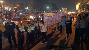 Luqueños se movilizaron contra hermetismo en el proyecto de autopista elevada - Política - ABC Color