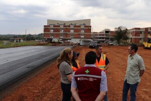 Ministra de Salud recorrió obras de ampliación en el Hospital General de Itapúa